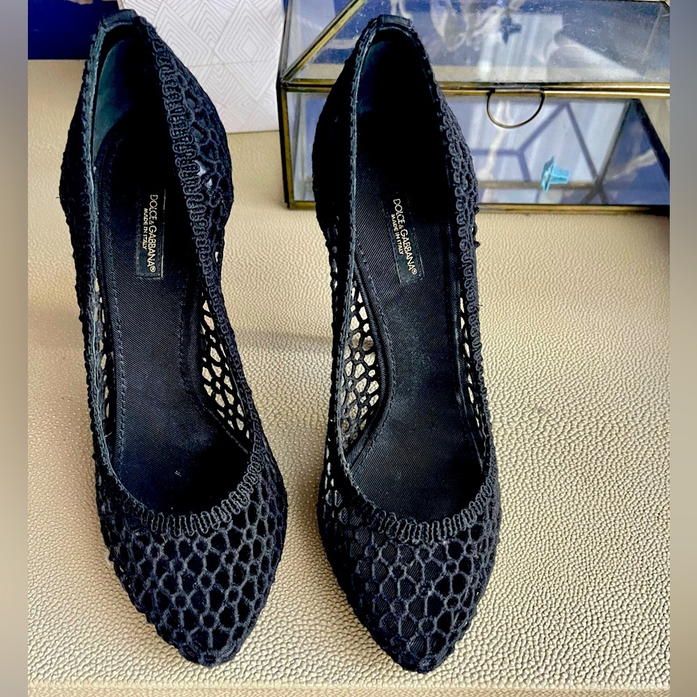 Dolce and Gabbana Crochet black knit pumps